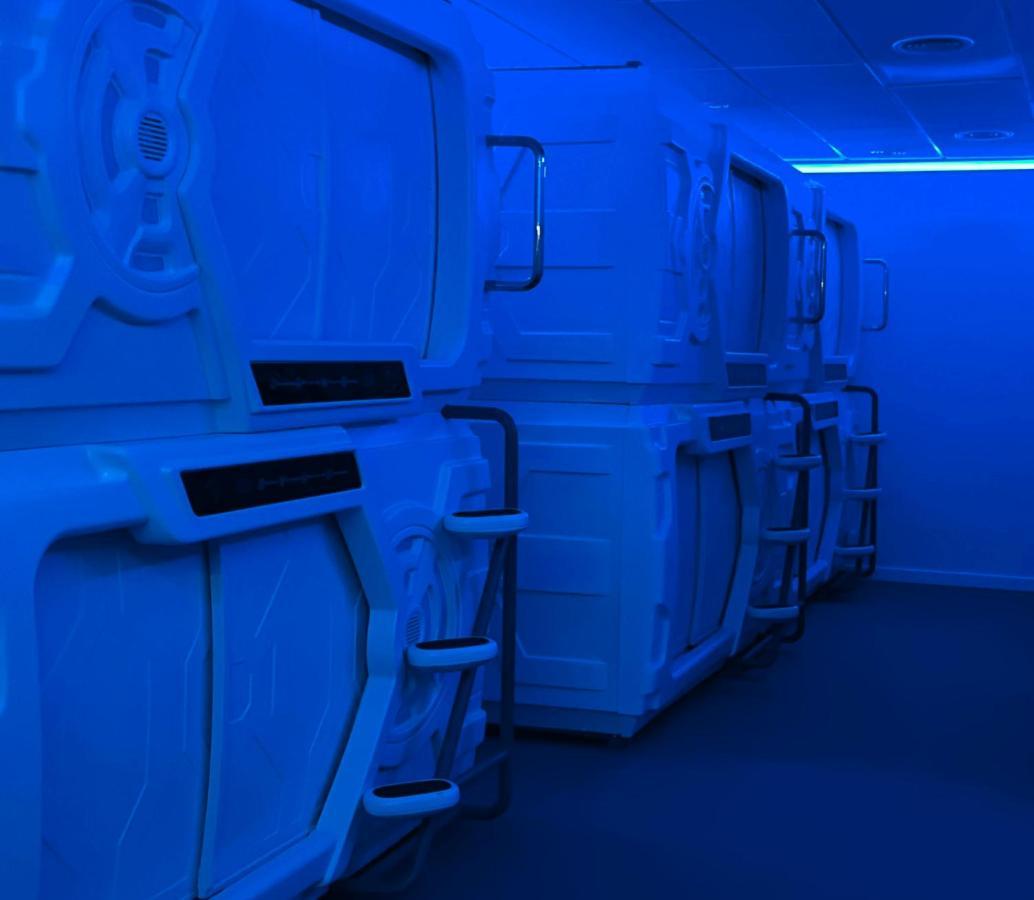 Good Vibes Only Capsule Kapselhotel *